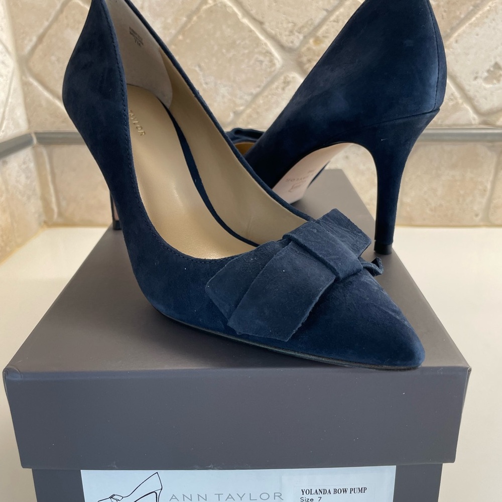 NEW Blue Suede Shoes - Ann Taylor Women's Navy Bow Pumps